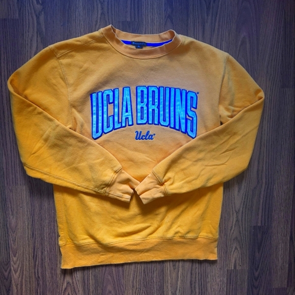 UCLA Bruins Sweatshirt Adult Small Yellow Champion Spell Out Chest Stitching - Picture 1 of 7